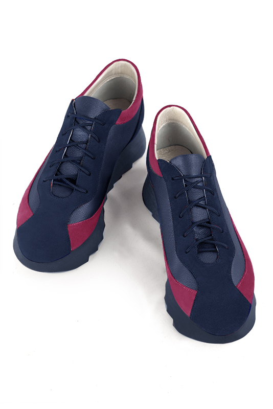 Navy blue and fuschia pink women's elegant sneakers. Round toe. Low rubber soles. Top view - Florence KOOIJMAN
